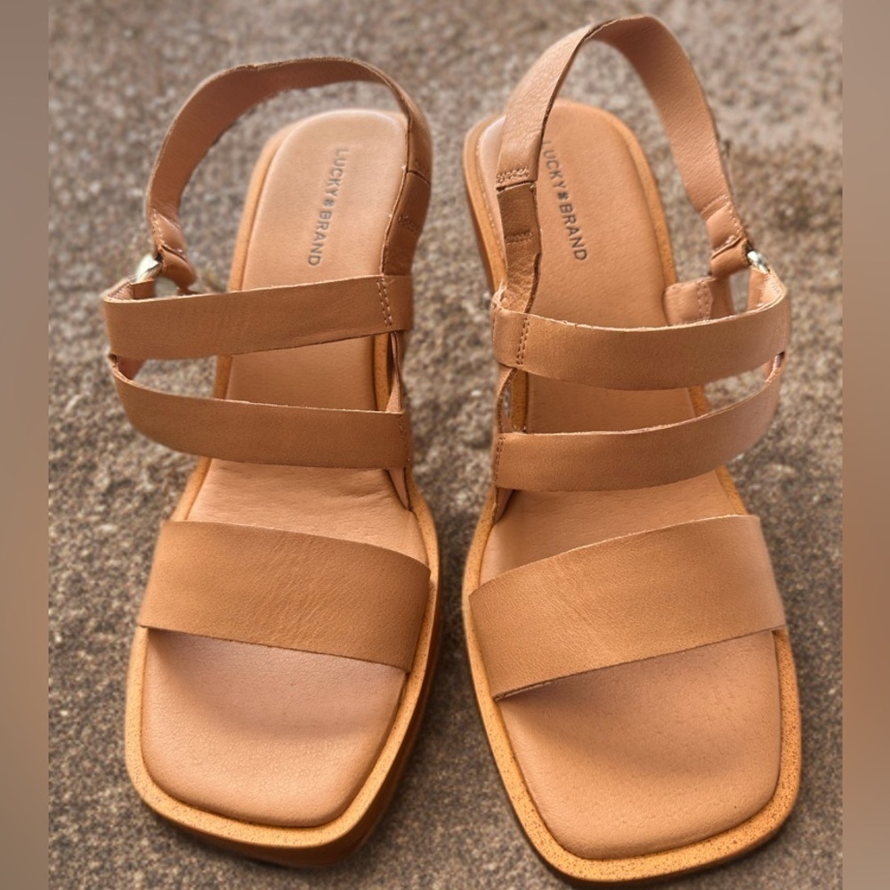 NEW LUCKY BRAND WOMEN’S MARSELINA STRAPPY BLOCK HEEL OPEN TOE SANDAL SIZE 9.5M